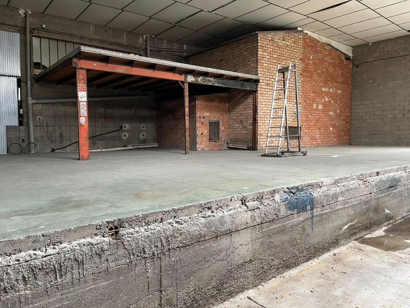 Nave industrial en alquiler en Carrer de Rafael Casanova 4, imagen 2