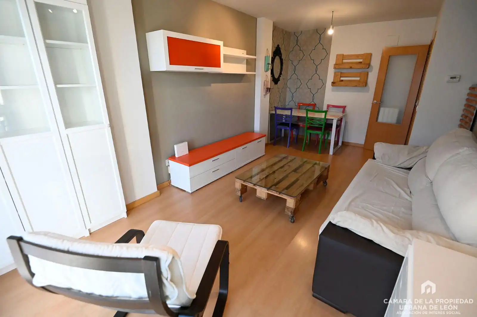 Sala de estar de Piso de alquiler en León Capital  con Calefacción, Parquet y Terraza