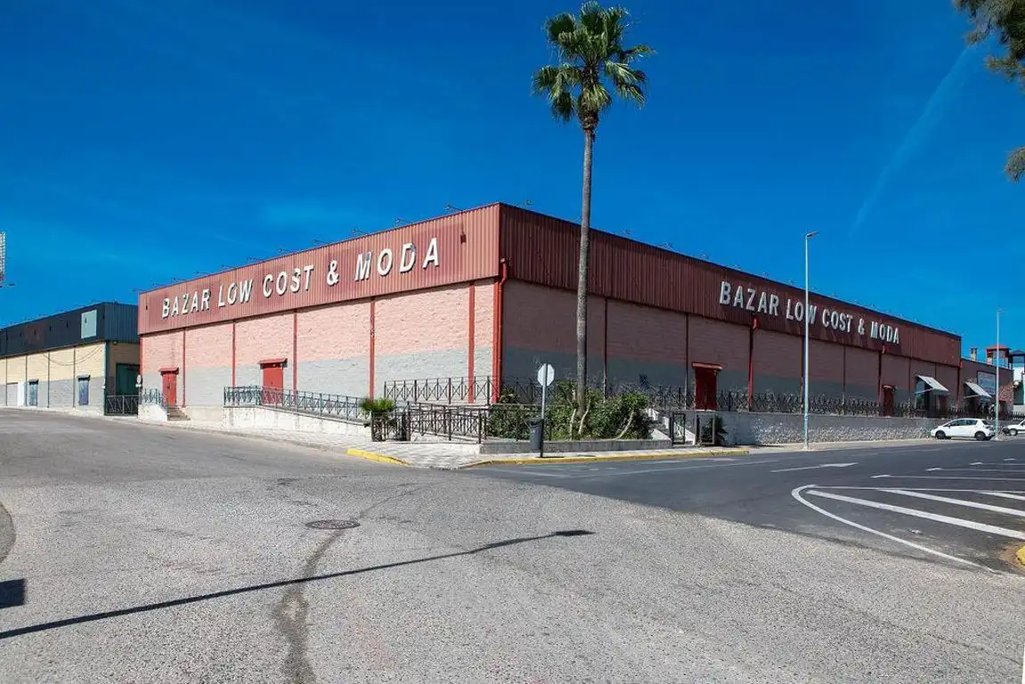 Vista exterior de Nave industrial en venta en Avenida Juan Diego