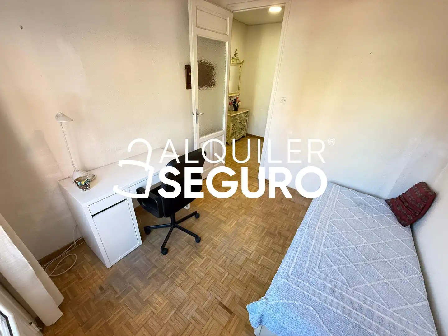 Schlafzimmer von Wohnung zur Miete in Madrid mit Heizung und Möbliert