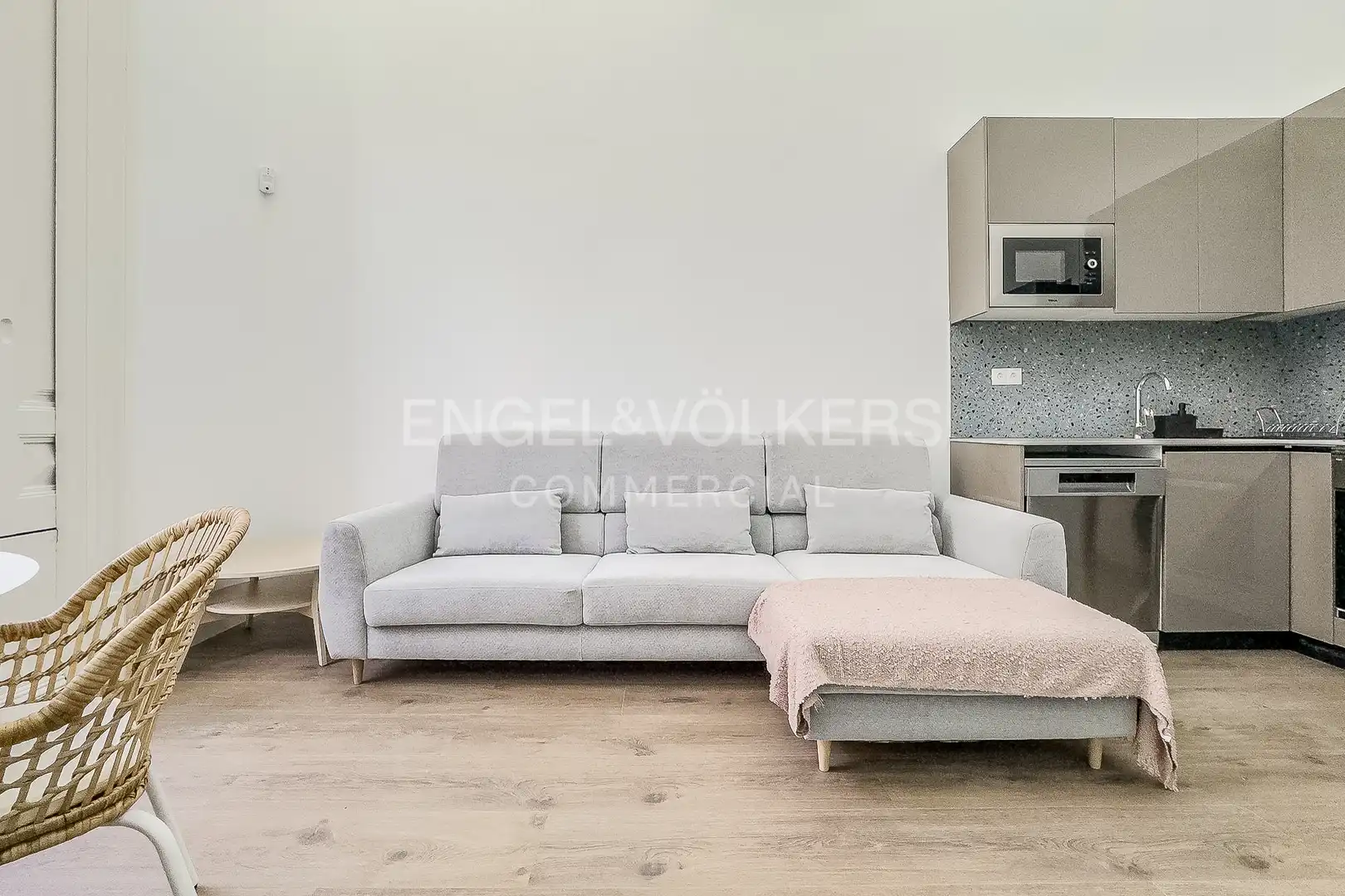 Piso con terraza en alquiler en Eixample, imagen 2