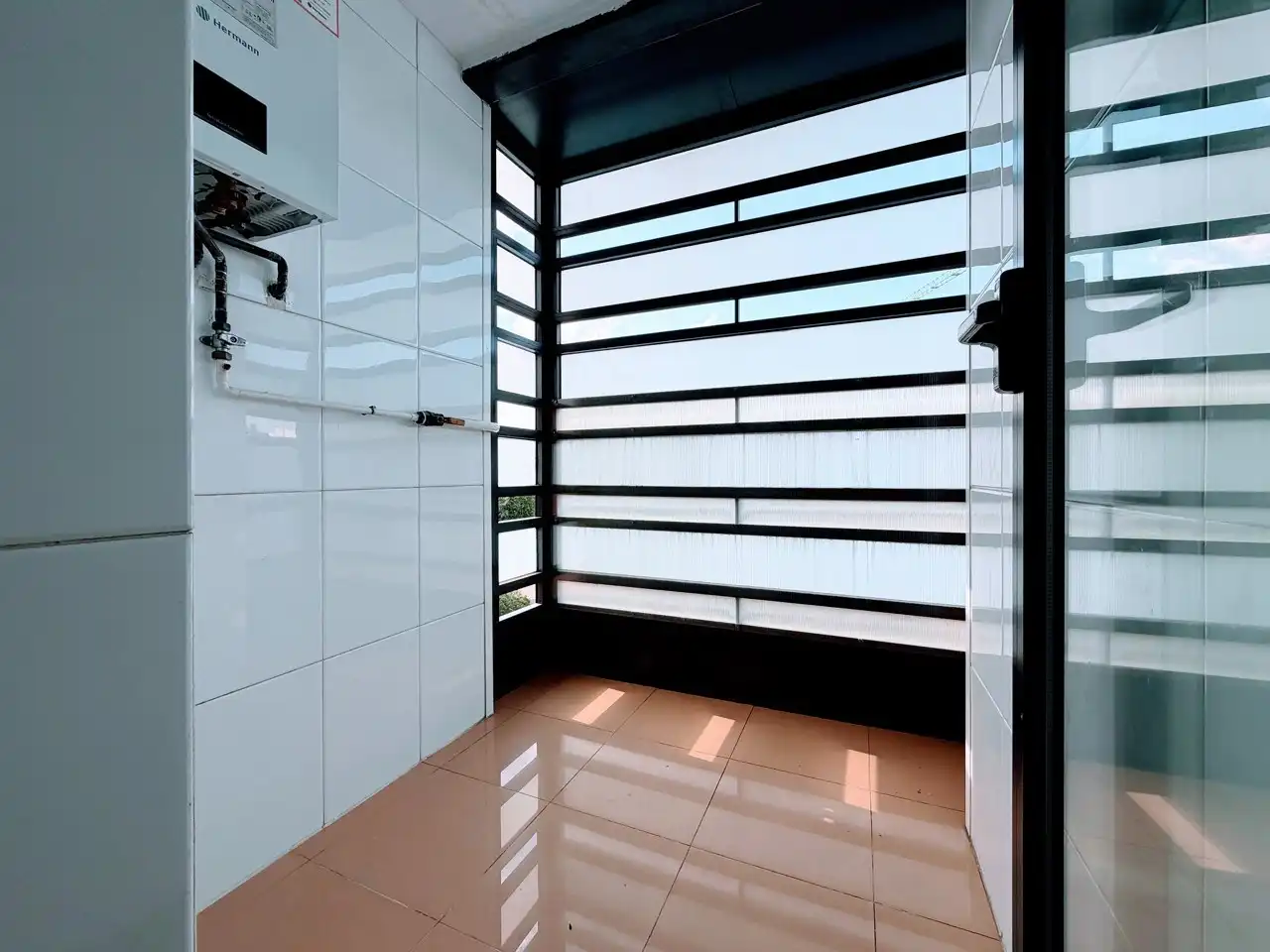 Baño de Piso en venta en Madrid con Calefacción, Terraza y Trastero