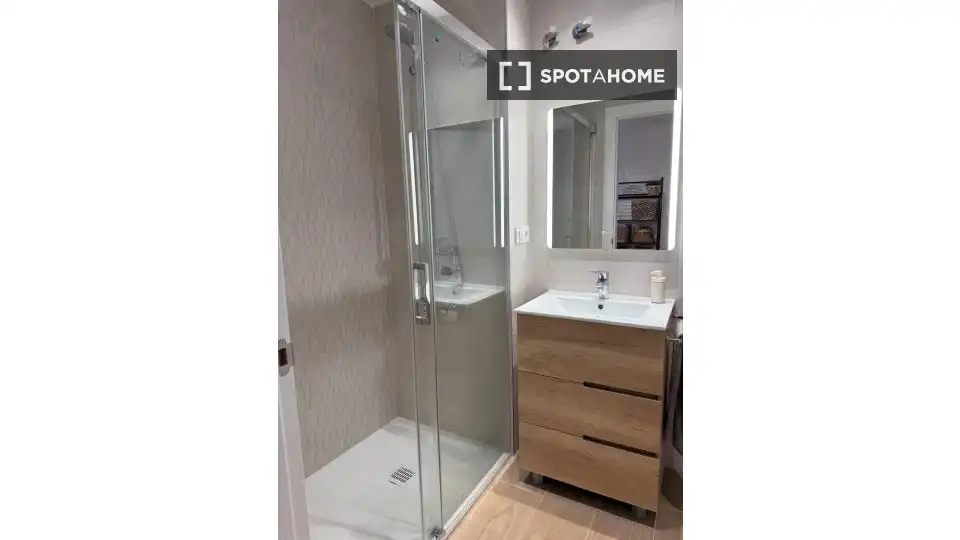 Baño de Piso de alquiler en Paterna con Aire acondicionado, Calefacción y Amueblado
