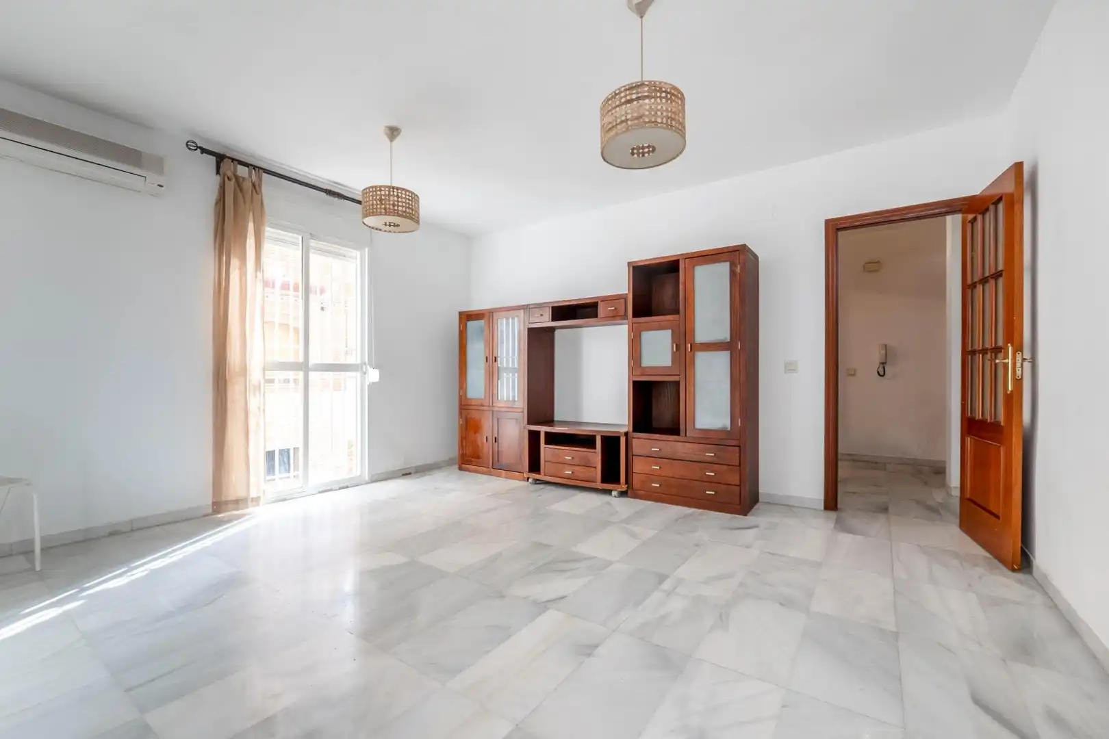 Wohnzimmer von Wohnung zur Miete in La Zubia mit Klimaanlage