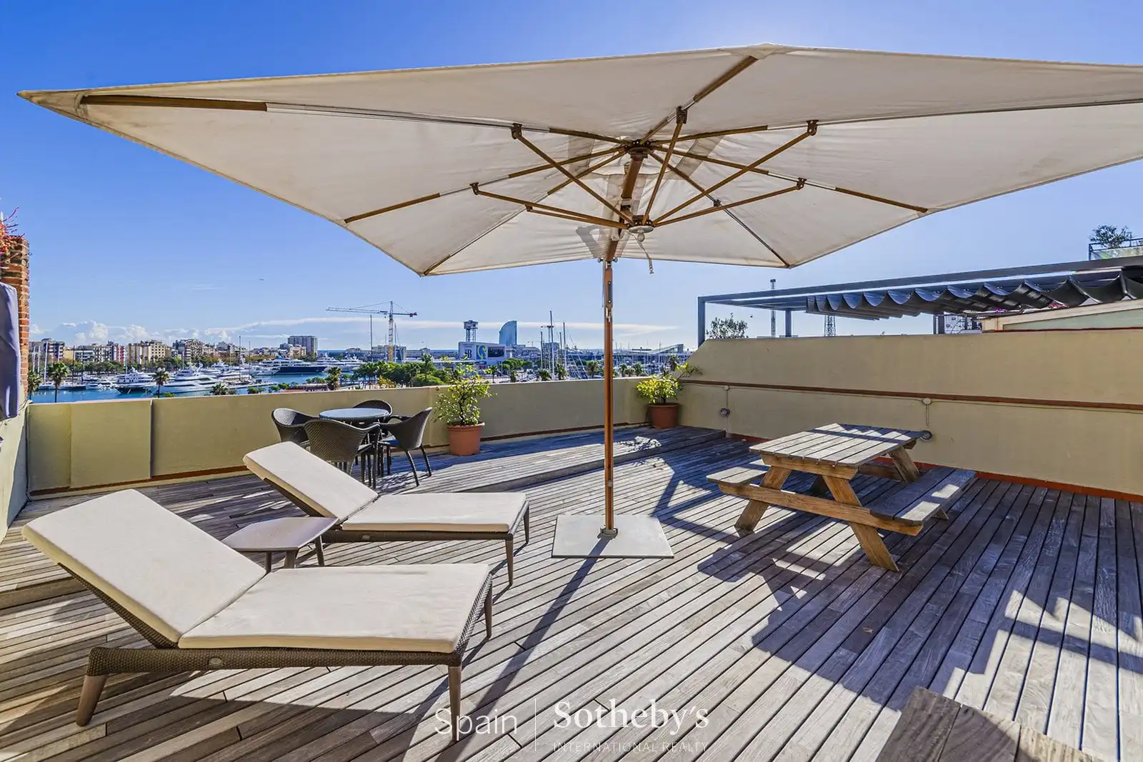 Penthouse with lift for sale in Passeig de Colom