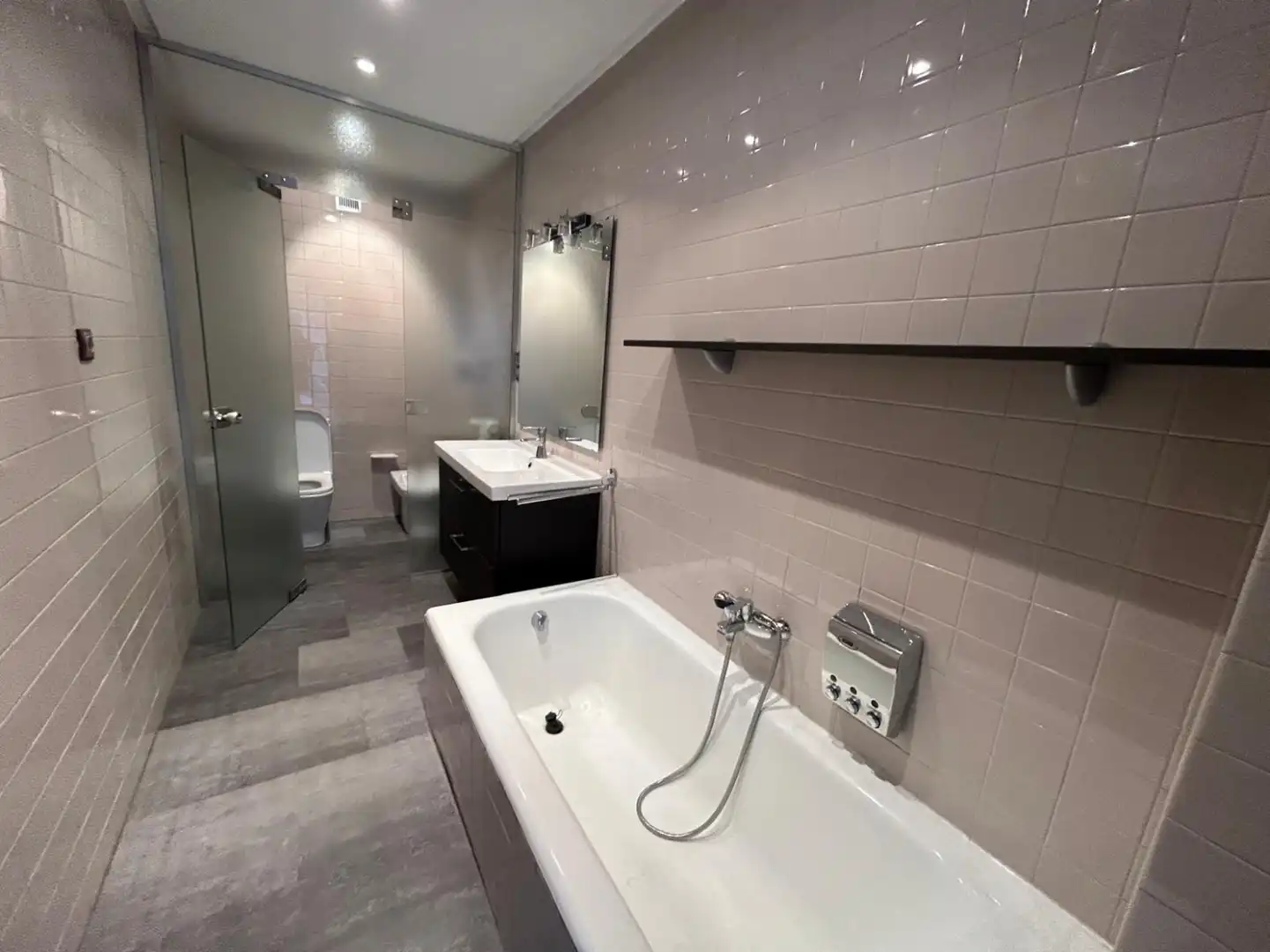 Baño de Piso de alquiler en  Logroño con Aire acondicionado, Calefacción y Terraza