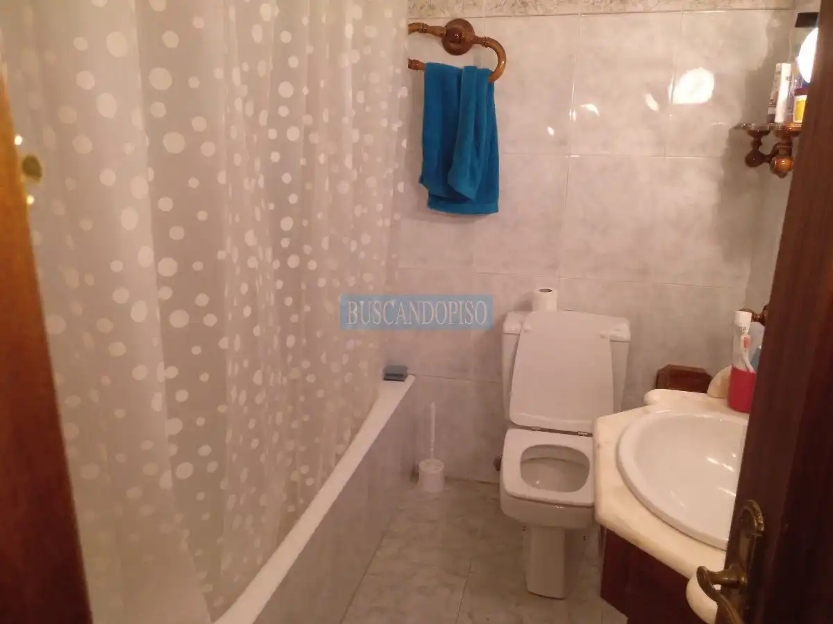 Bathroom of Flat for rent in  Logroño  with Heating, Parquet flooring and Terrace
