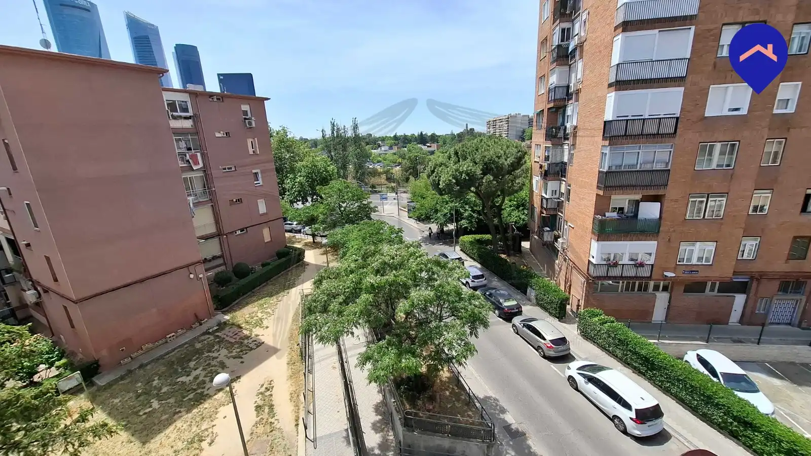 Vista exterior de Piso en venta en Madrid con Calefacción y Alarma