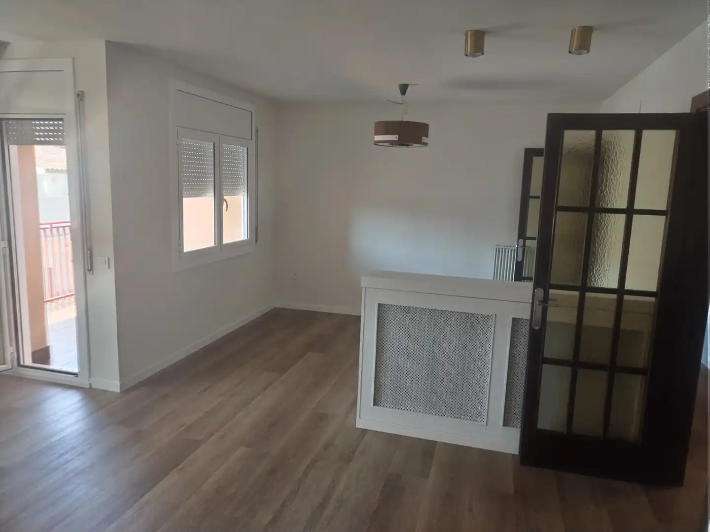 Wohnzimmer von Wohnung zur Miete in Terrassa mit Heizung, Parkett und Ofen