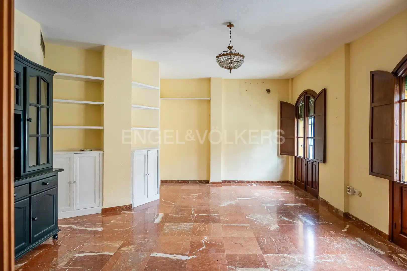 Living room of Flat for sale in Sevilla  with Air Conditioner and Heating