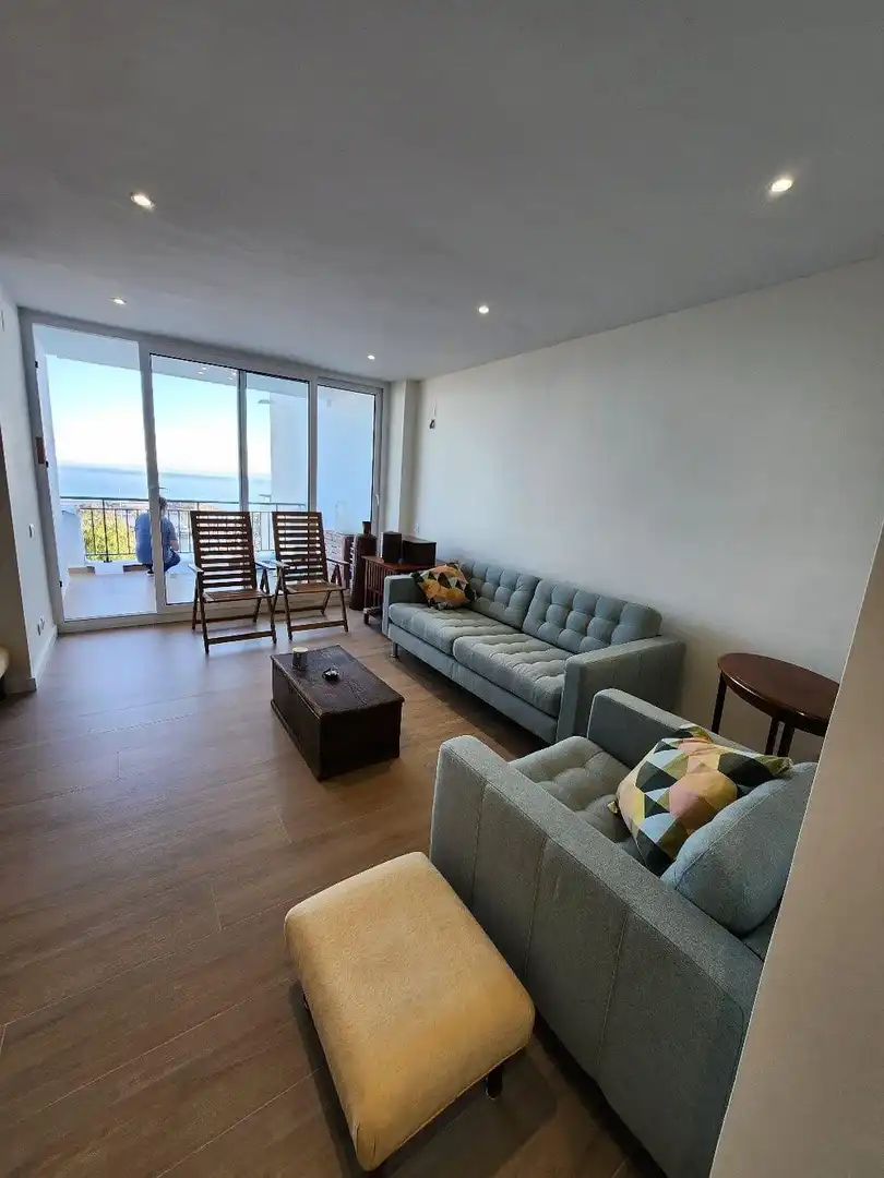 Wohnzimmer von Wohnung zur Miete in Sitges mit Klimaanlage, Privatgarten und Terrasse