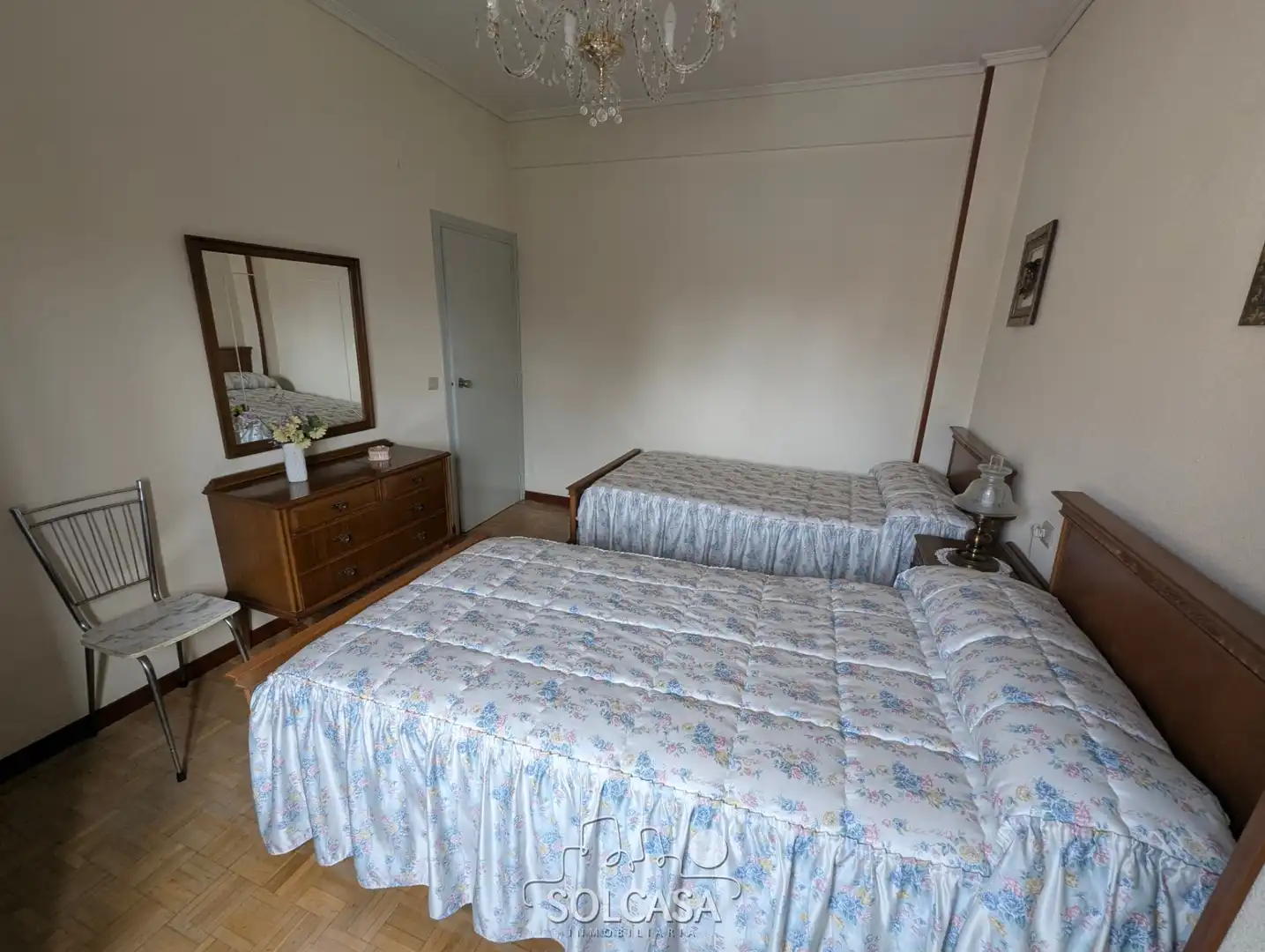 Bedroom of Flat for sale in Valladolid  with Heating, Terrace and Furnished