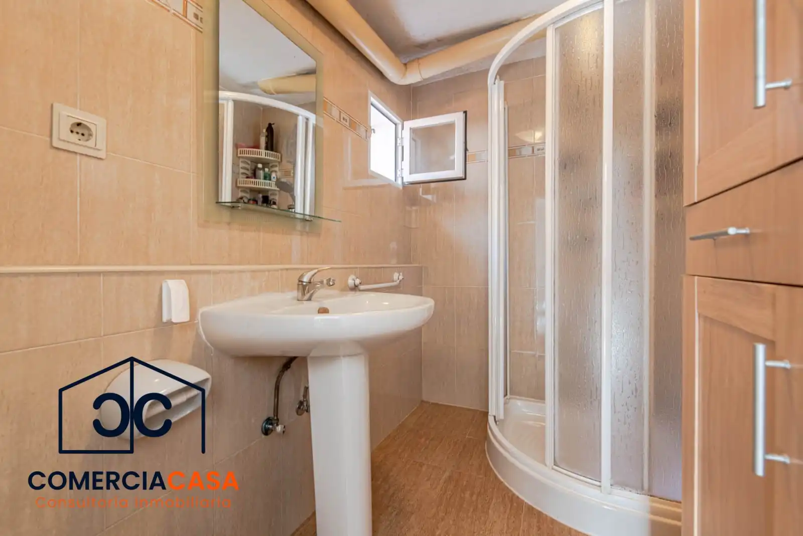 Baño de Casa adosada en venta en Las Gabias con Aire acondicionado, Calefacción y Terraza