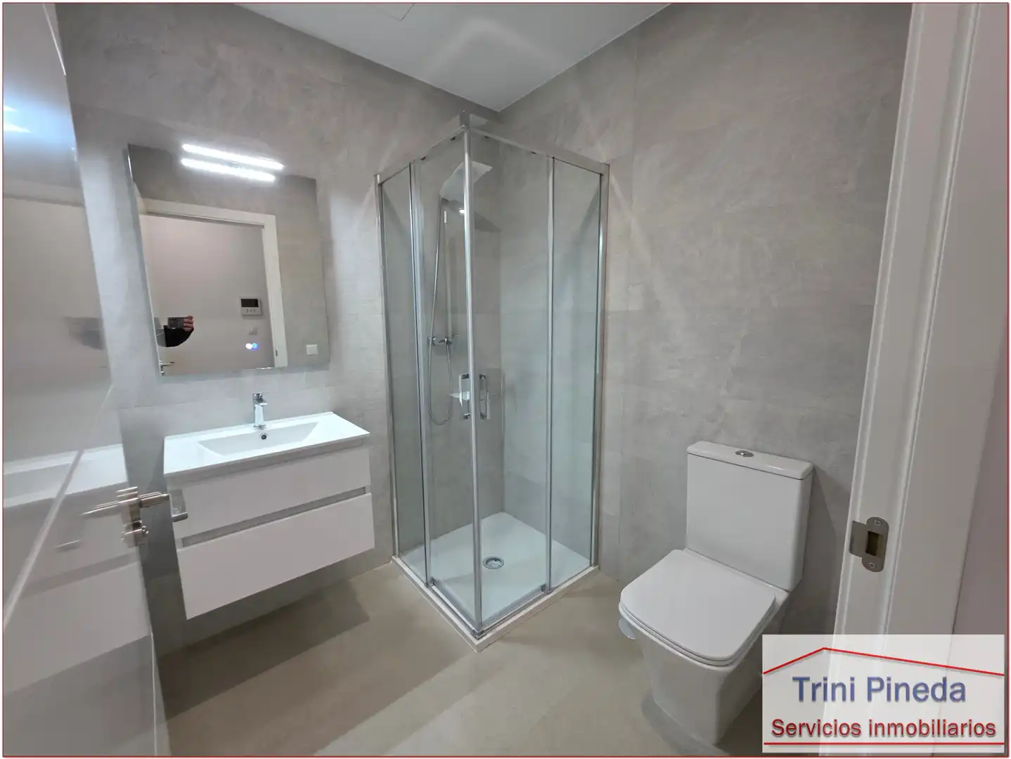 Bathroom of Flat for rent in Sevilla  with Air Conditioner, Heating and Terrace