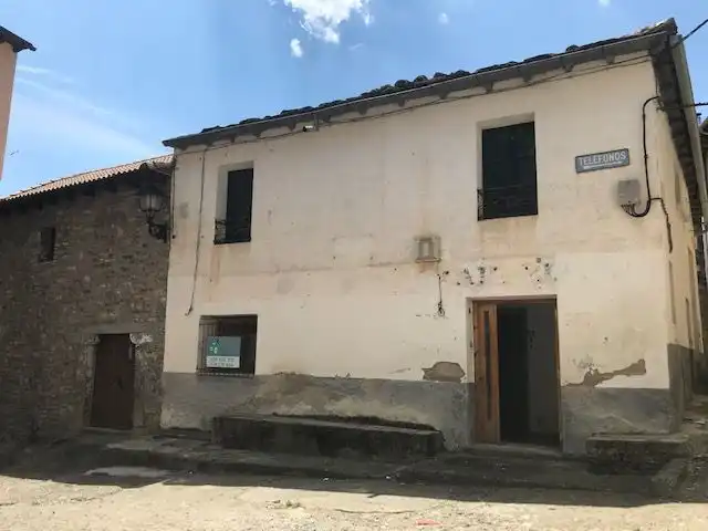 Vista exterior de Casa adosada en venda en Valle de Hecho