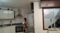 Cuina de Casa o xalet en venda en Vigo  amb Calefacció i Terrassa