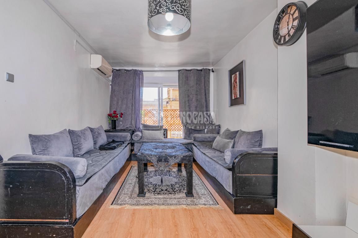 Living room of Flat for sale in  Granada Capital  with Balcony