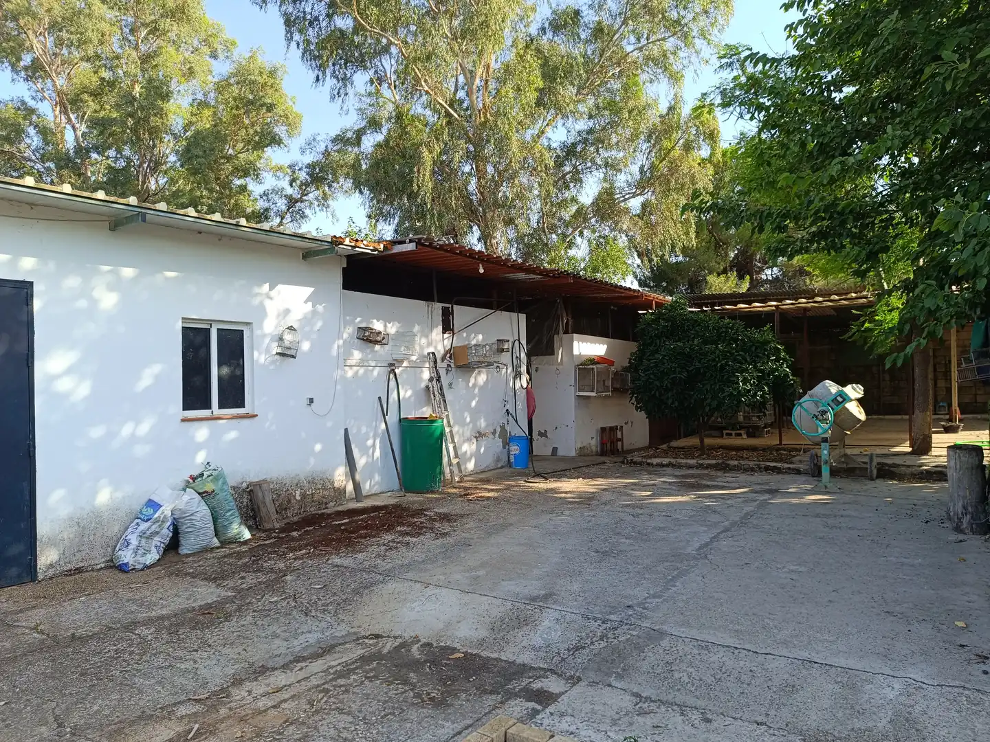 Vista exterior de Casa o xalet en venda en Carmona amb Aire condicionat, Jardí privat i Terrassa