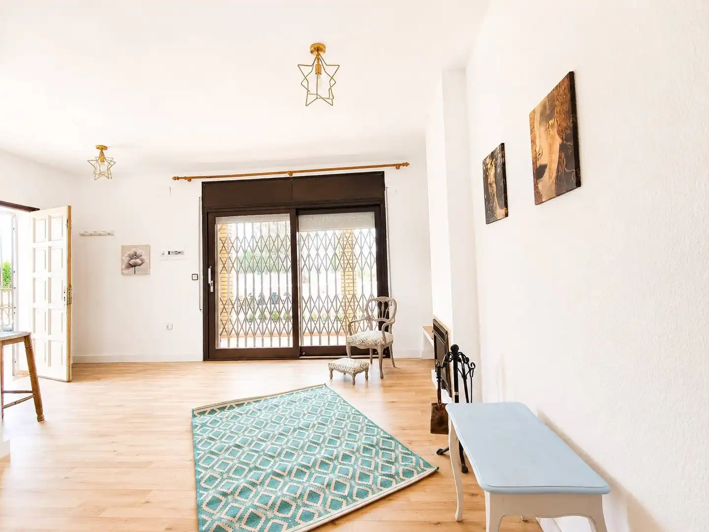 Sala d'estar de Casa o xalet en venda en Sant Pere Pescador amb Calefacció, Parquet i Terrassa