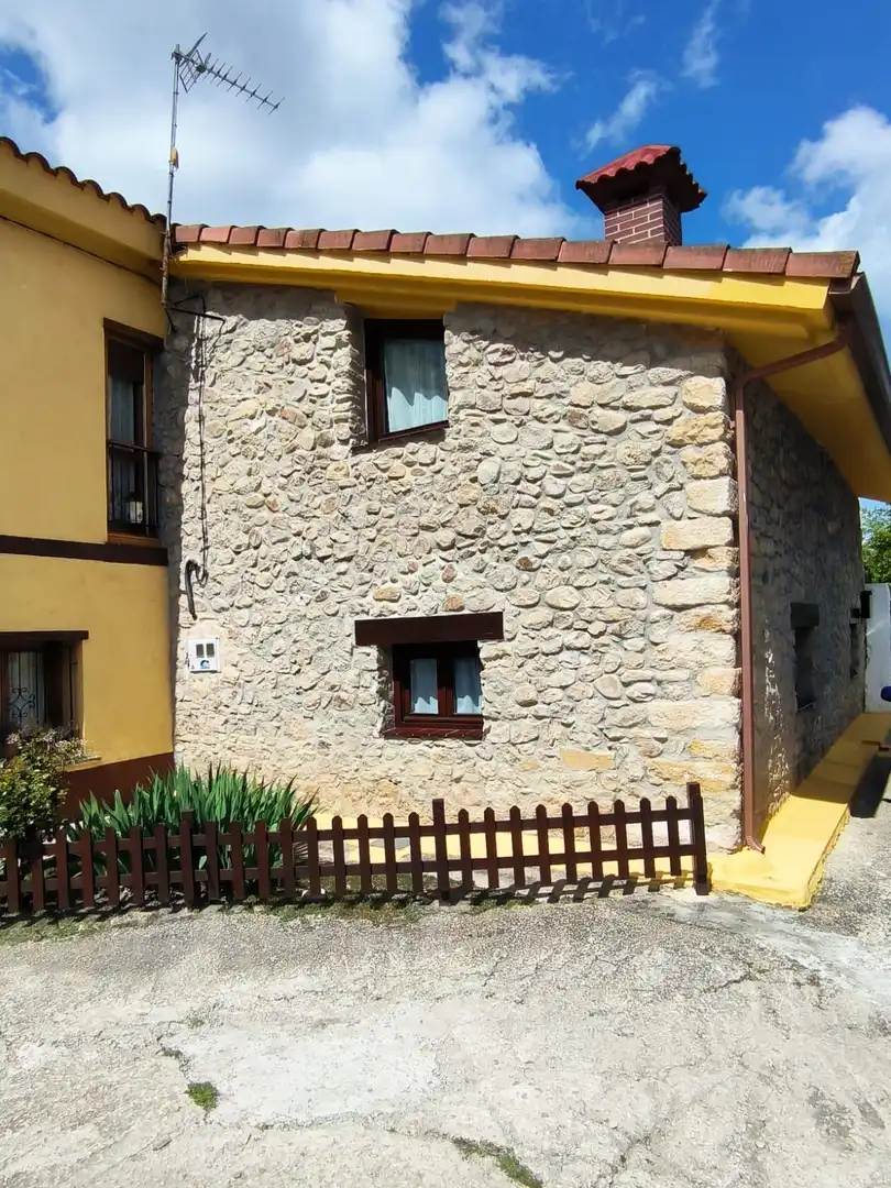 Vista exterior de Finca rústica en venta en Medina de Pomar con Calefacción, Jardín privado y Amueblado