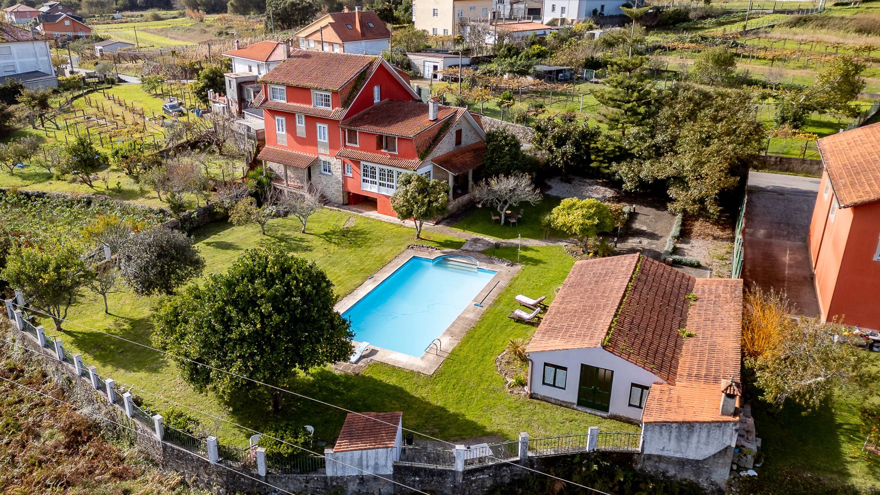 Vista exterior de Casa o xalet en venda en Rianxo amb Piscina i Moblat