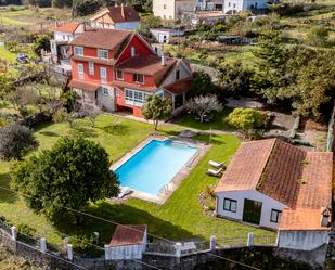 Vista exterior de Casa o xalet en venda en Rianxo amb Piscina i Moblat