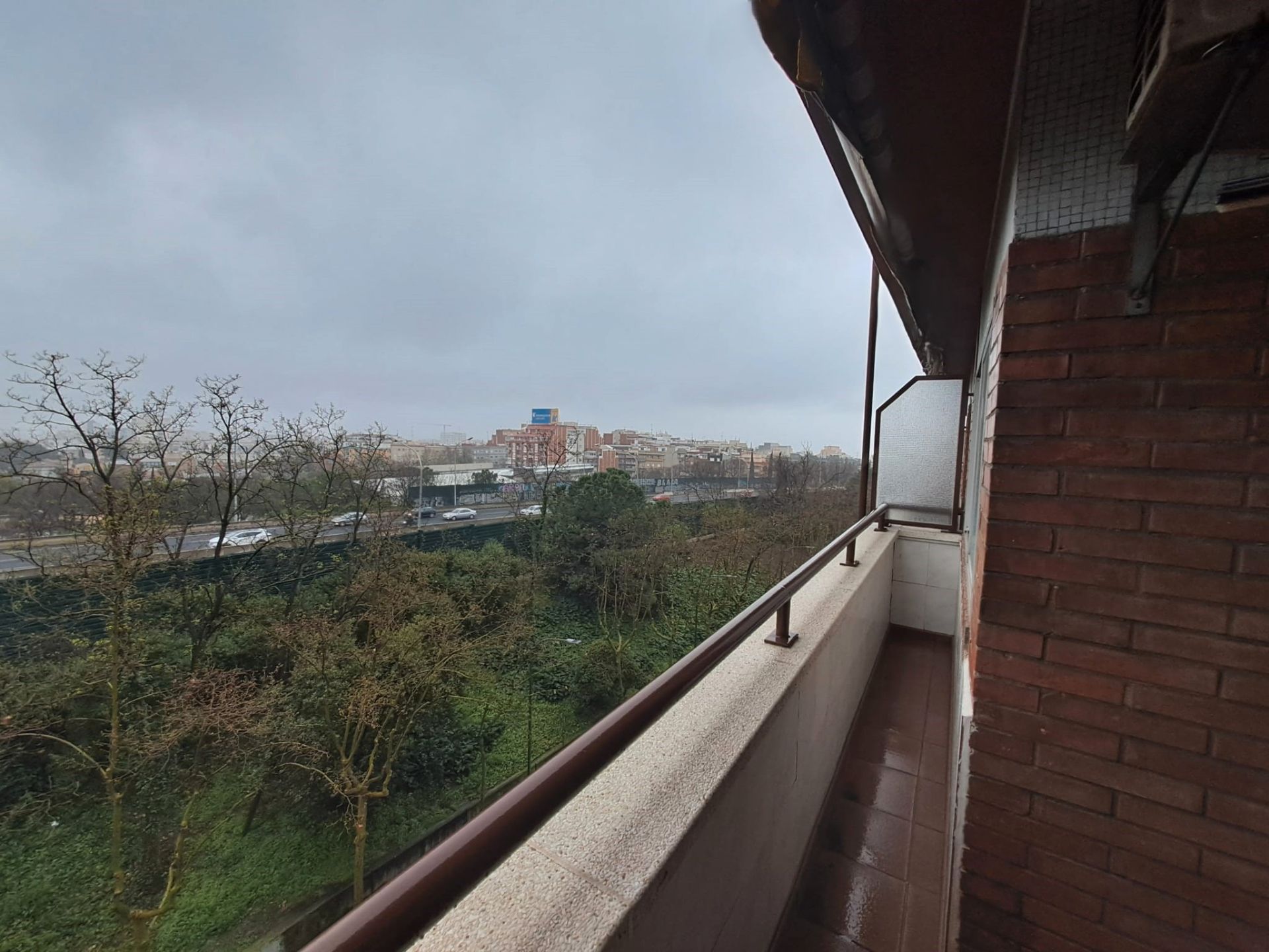 Vista exterior de Pis en venda en Esplugues de Llobregat amb Aire condicionat, Parquet i Balcó