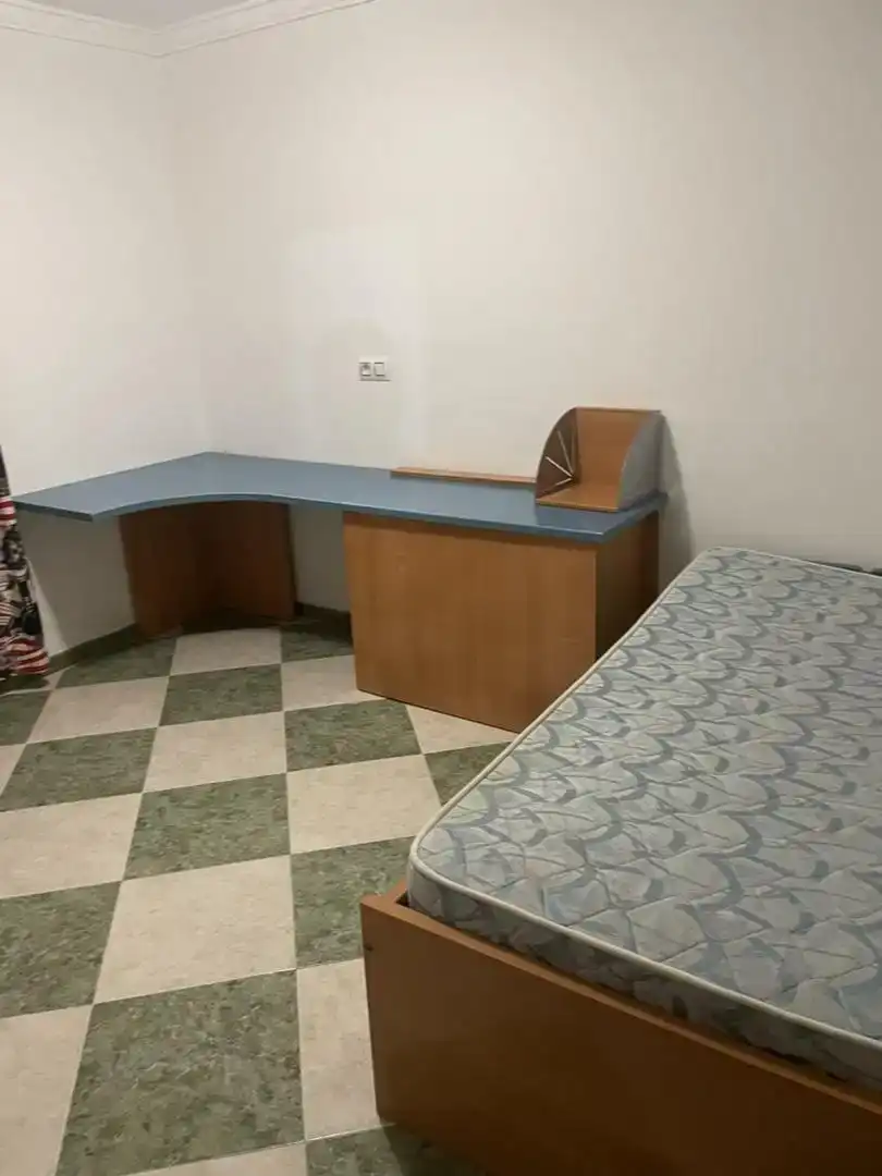 Schlafzimmer von Wohnung zur Miete in Lora del Río mit Klimaanlage, Möbliert und Waschmaschine