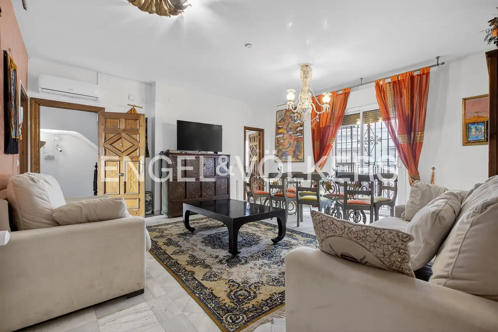 Living room of Houses for sale in Sevilla  with Air Conditioner, Heating and Parquet flooring
