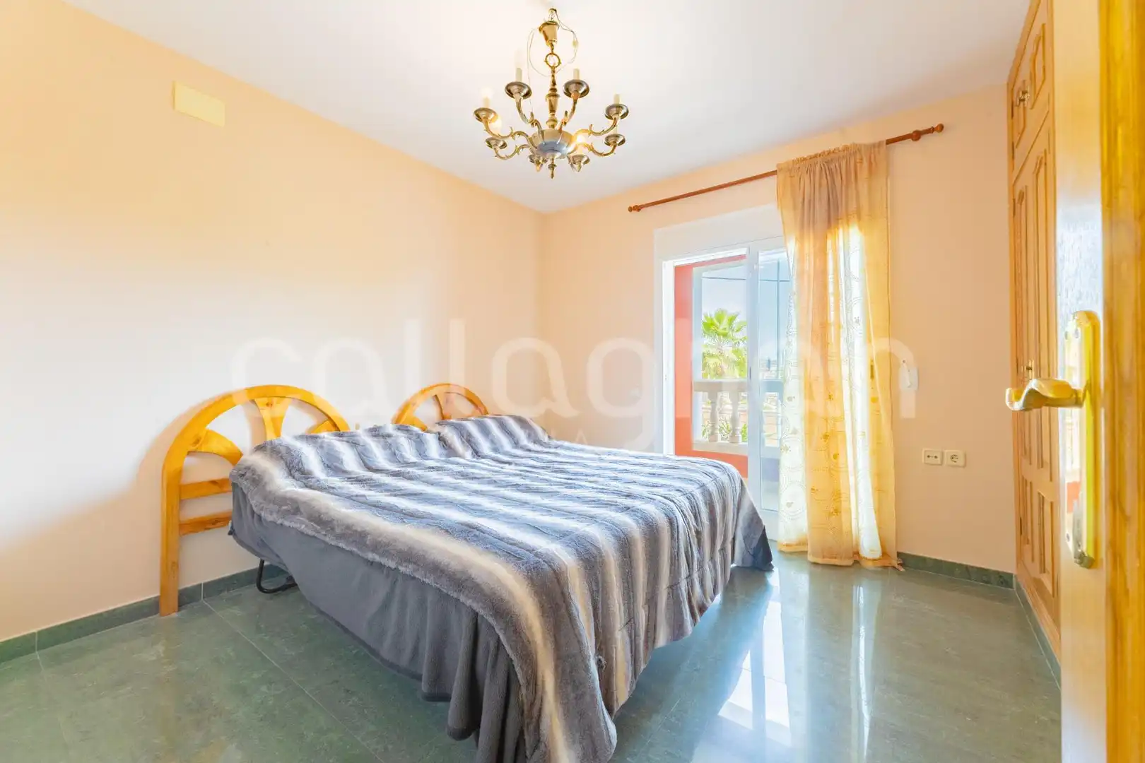 Dormitori de Casa o xalet en venda en La Pobla de Vallbona amb Aire condicionat, Calefacció i Jardí privat