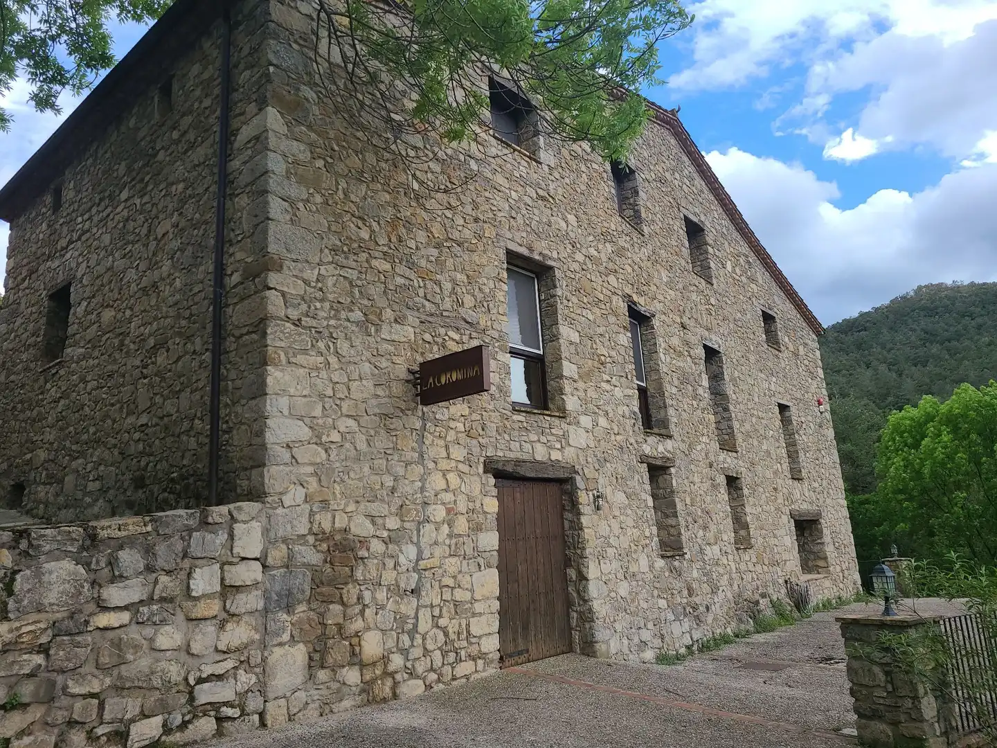 Casa rústica amb jardí en venda a olot, imagen 3