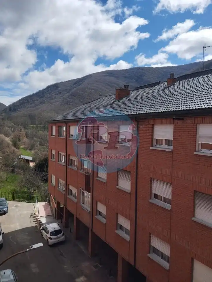Außenansicht von Wohnung zum Verkauf in Villablino mit Heizung und Terrasse