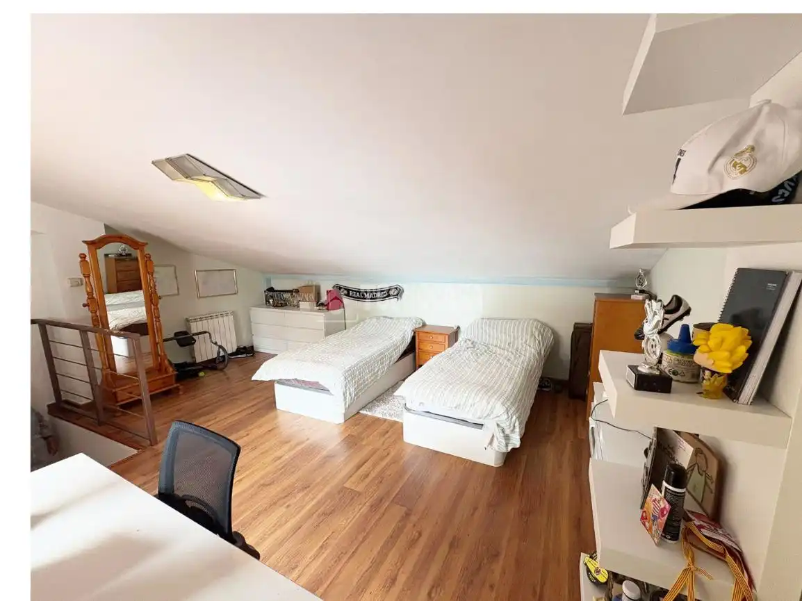 Habitación de Casa adosada en venta en Zaragoza con Terraza