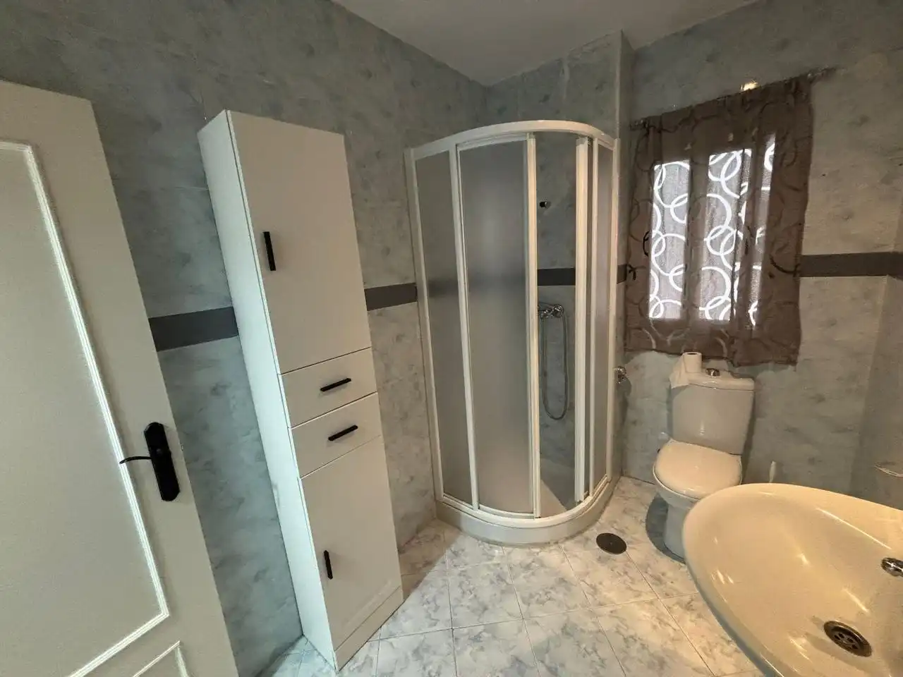 Bathroom of Flat for sale in Granada