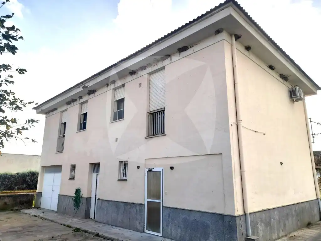 Vista exterior de Casa o xalet en venda en Badajoz amb Aire condicionat, Jardí privat i Traster