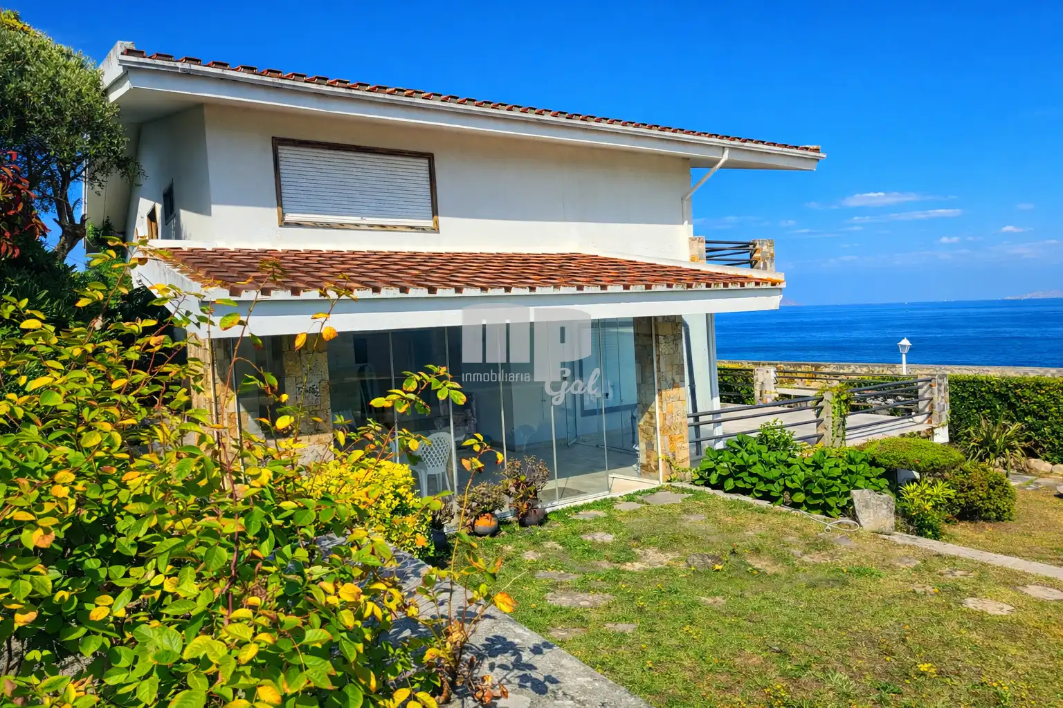 Vista exterior de Casa o chalet en venta en Vigo  con Calefacción, Jardín privado y Parquet