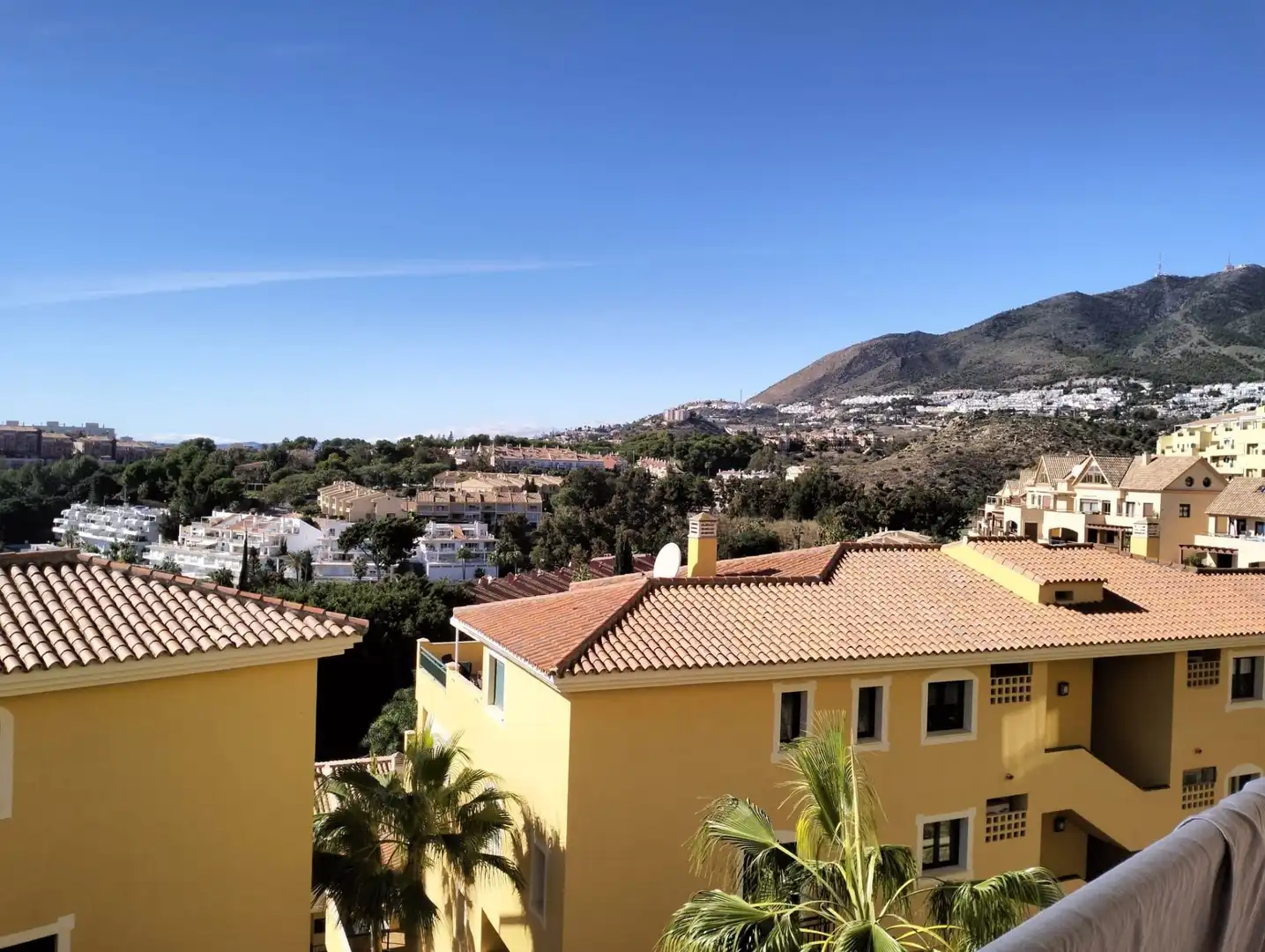 Vista exterior de Apartament en venda en Benalmádena amb Piscina comunitària
