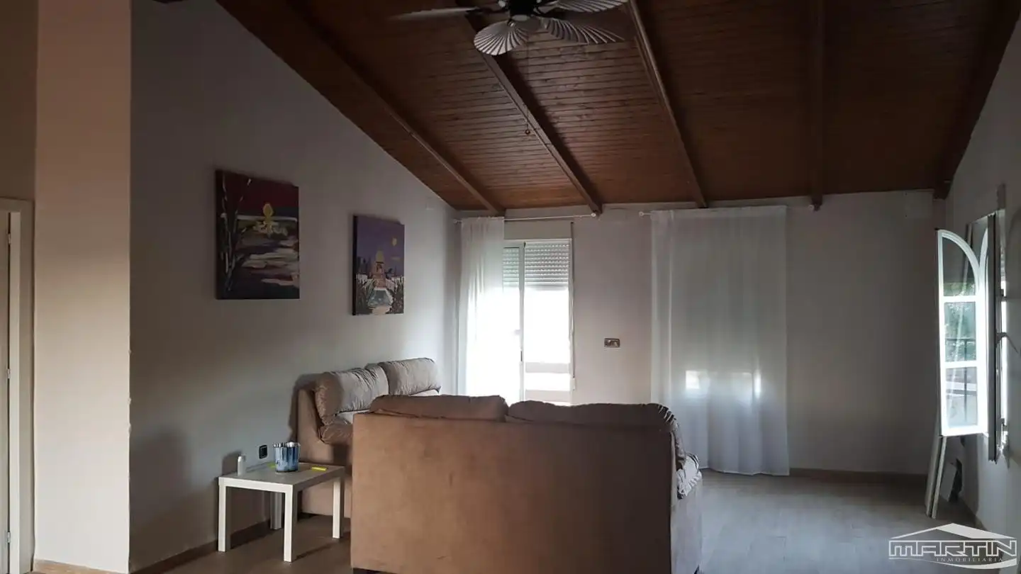 Sala d'estar de Casa o xalet en venda en Cabra amb Terrassa, Traster i Piscina