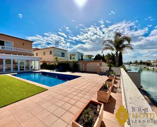 Swimming pool of House or chalet for sale in Empuriabrava  with Air Conditioner, Heating and Private garden