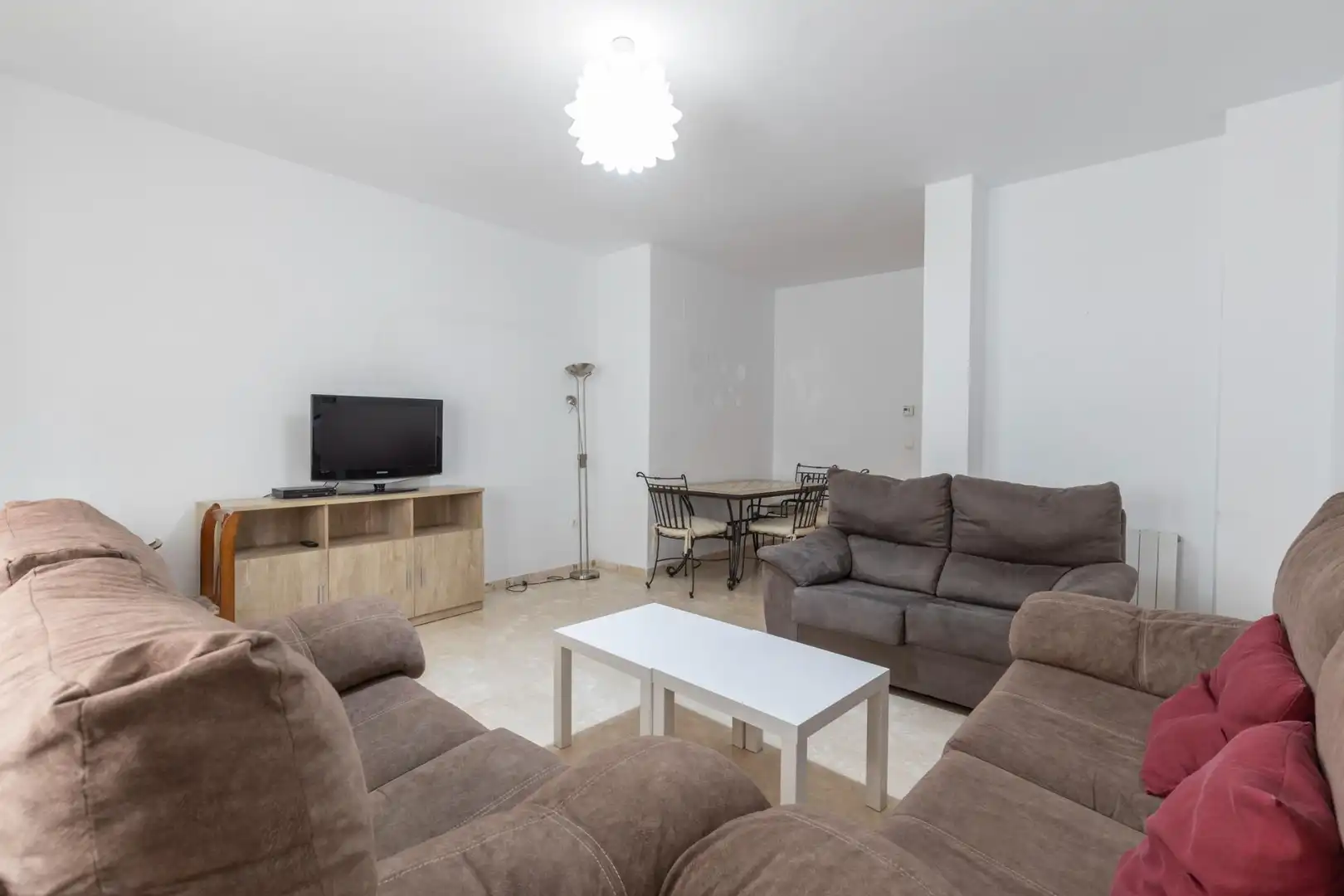Living room of Flat for sale in Granada  with Heating and Balcony