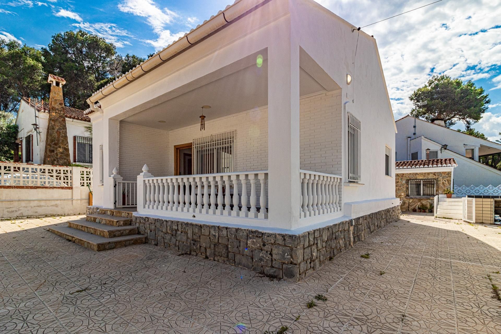 Vista exterior de Casa o xalet en venda en Torrent amb Aire condicionat, Calefacció i Jardí privat