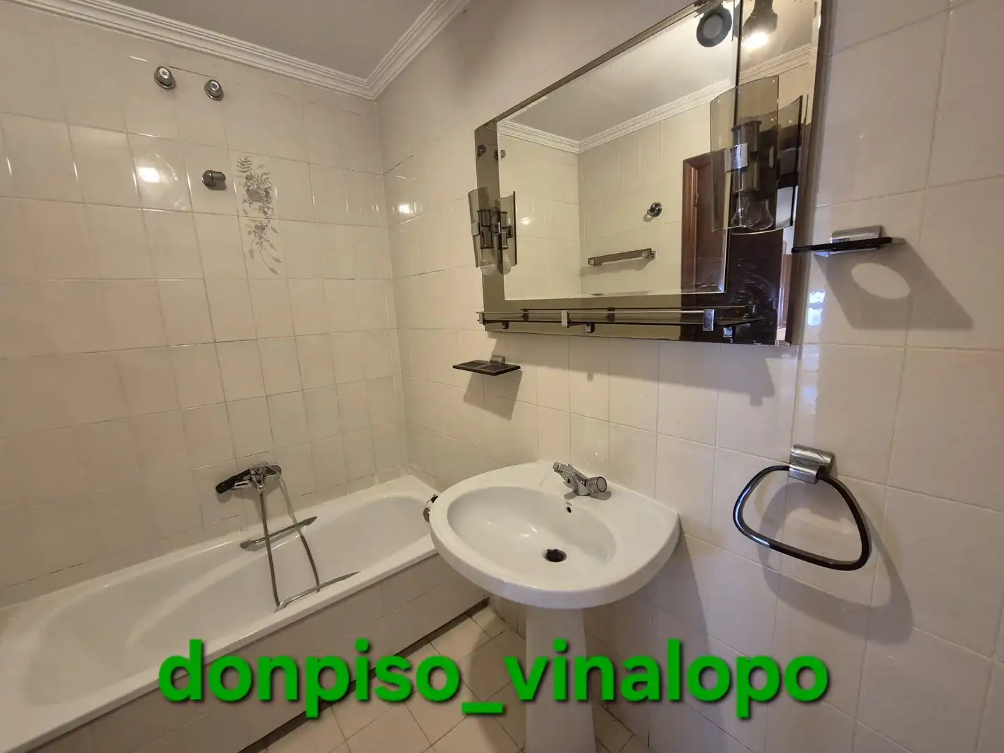 Bathroom of Apartments for sale in Elda  with Air Conditioner and Heating