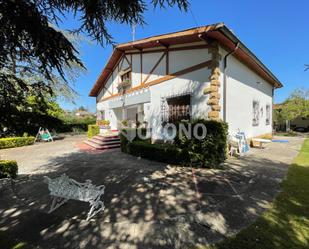 Vista exterior de Casa o xalet en venda en Haro amb Jardí privat, Terrassa i Traster