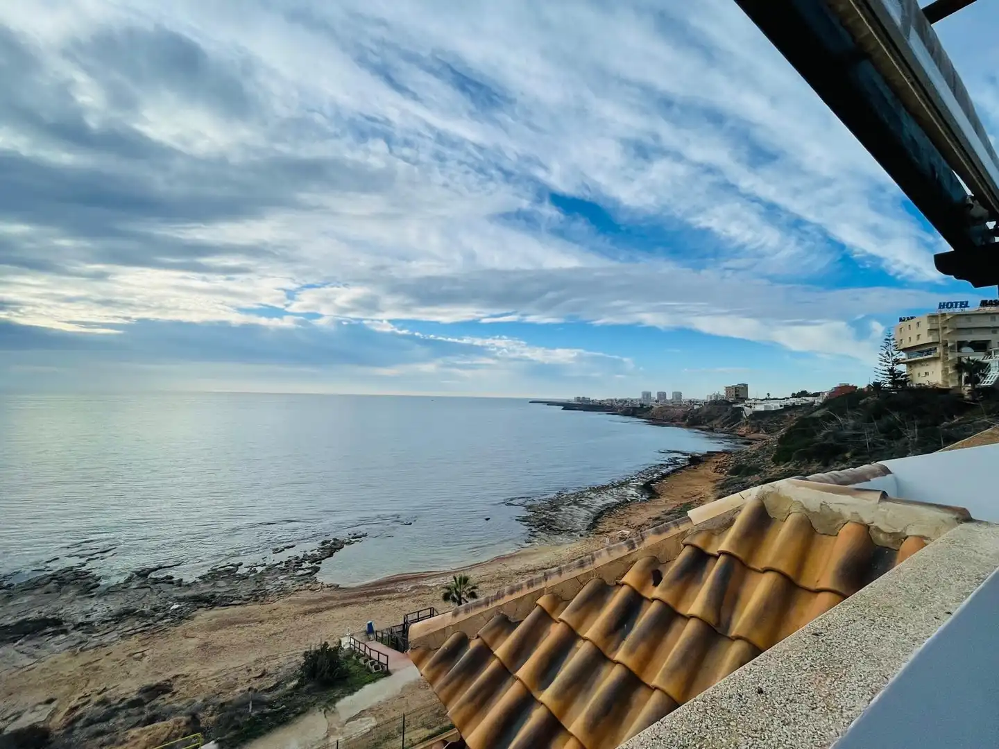 Vista exterior de Apartament de lloguer en Torrevieja amb Calefacció, Terrassa i Piscina