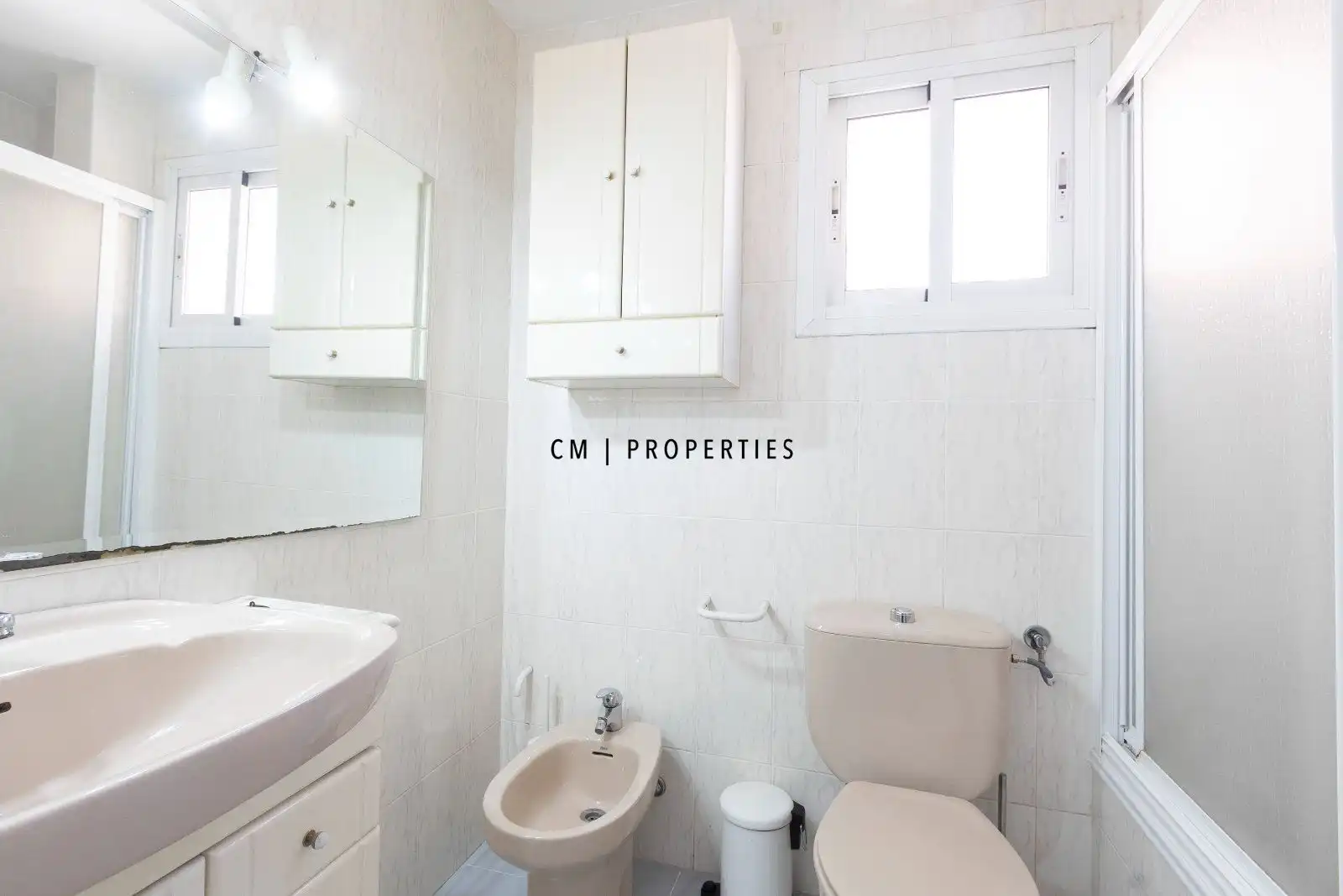 Badezimmer von Haus oder Chalet zur Miete in Manises mit Klimaanlage, Terrasse und Möbliert