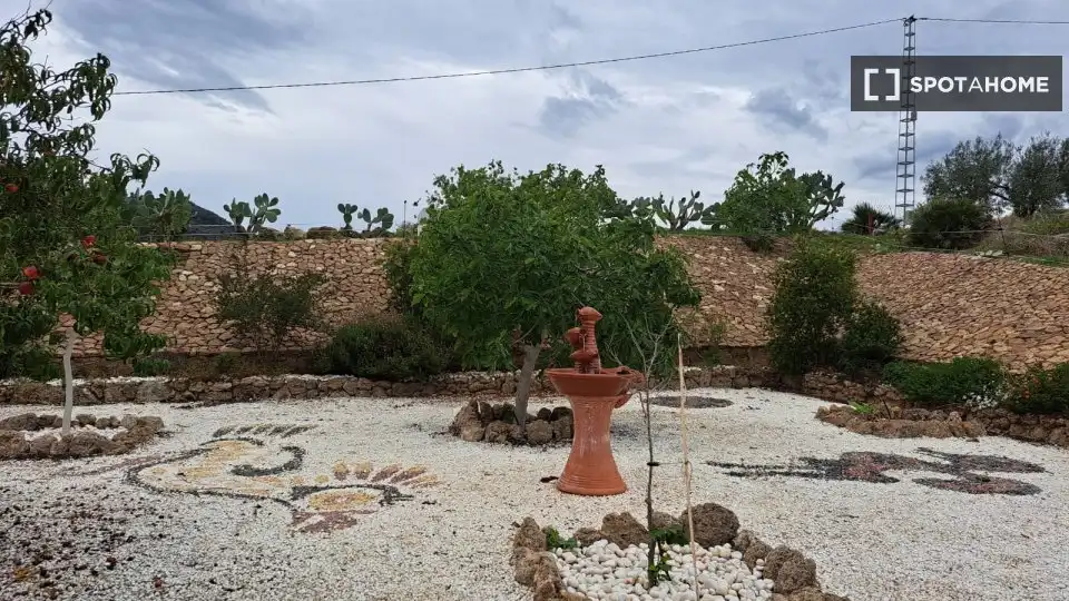 Room in Alozaina