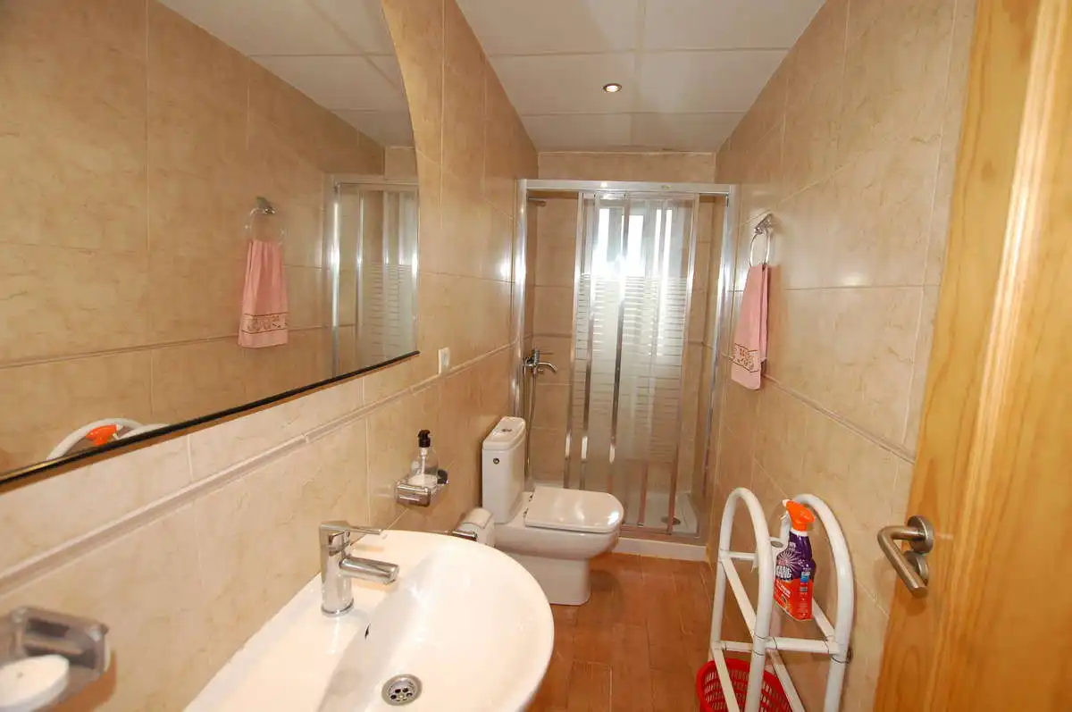 Baño de Piso para compartir en Granada con Amueblado