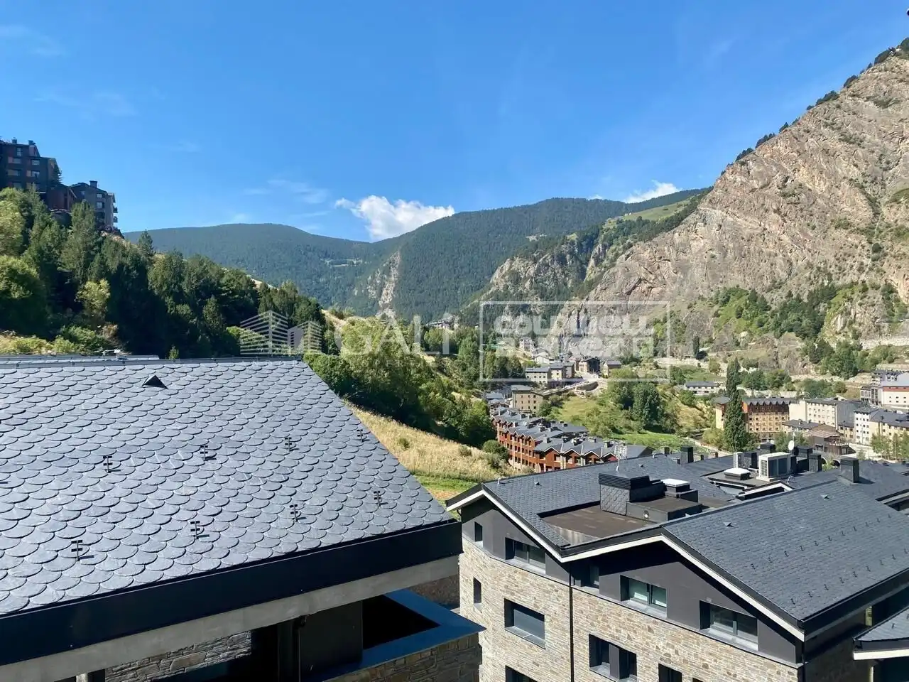 Vista exterior de Ático de alquiler en Canillo con Calefacción, Jardín privado y Terraza