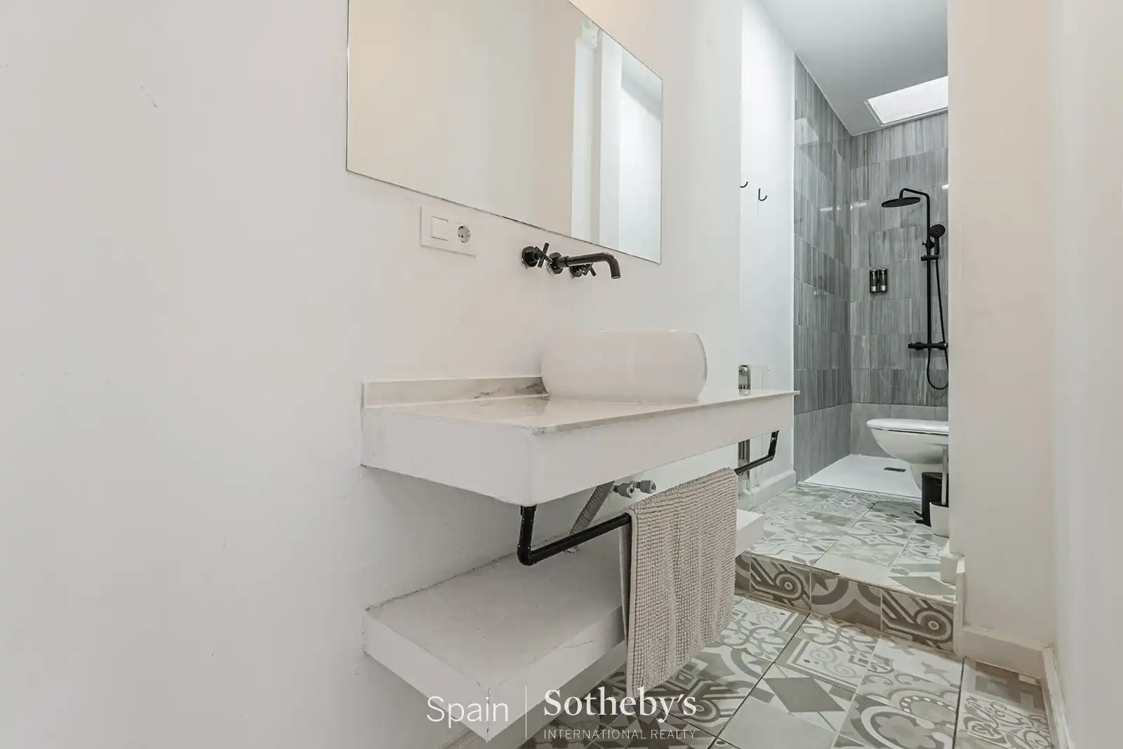 Bany de Apartament en venda en Barcelona amb Aire condicionat, Calefacció i Terrassa