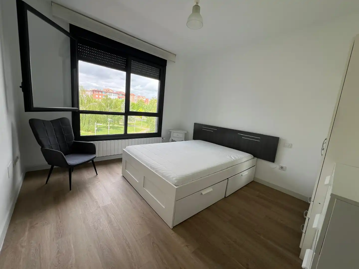 Schlafzimmer von Wohnung zum Verkauf in Vitoria - Gasteiz mit Heizung und Abstellraum